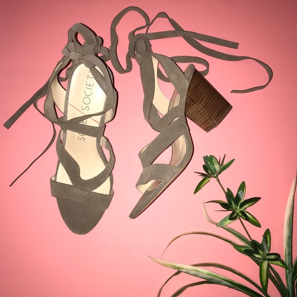 Sole Society Shoes - Sole/Society✨ Lyla Wrap Around Sandal sz